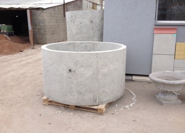 Какое лучше выбрать кольцо бетонное для колодца в зависимости от производителя. Какие существуют разновидности бетонн...